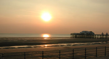 england_2001_blackpool_sunset.jpg (11269 bytes)