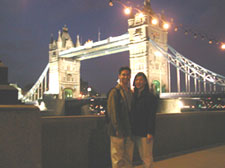 england_2001_towerbridge_night_jandc_small.jpg (10266 bytes)