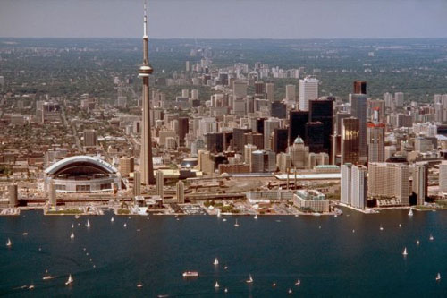 toronto skyline_small.jpg (43040 bytes)